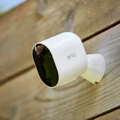 Arlo Kameraovervåking|Pro 4 Spotlight – Trådløst overvåkingskamera 4-pk.