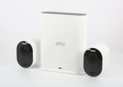 Arlo Kameraovervåking|Ultra 2 Spotlight – Trådløst overvåkingskamera 2-pk.