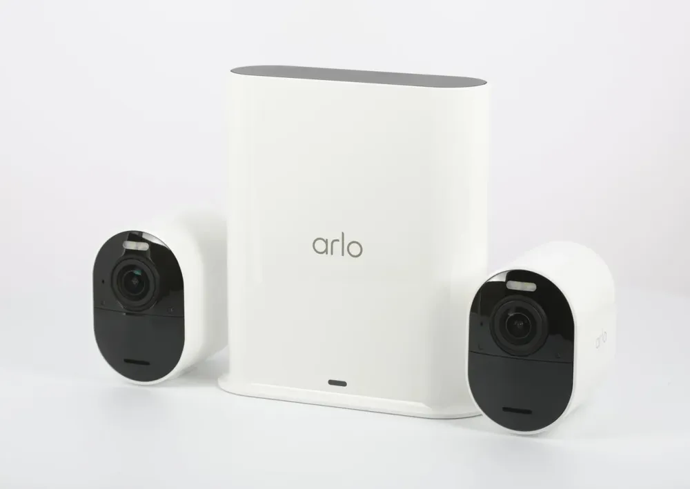 Arlo Kameraovervåking|Ultra 2 Spotlight – Trådløst overvåkingskamera 2-pk.