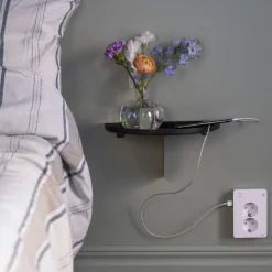 Schneider Electric Sterkstrøm|Exxact Jordet vegguttak med USB-porter Hvit